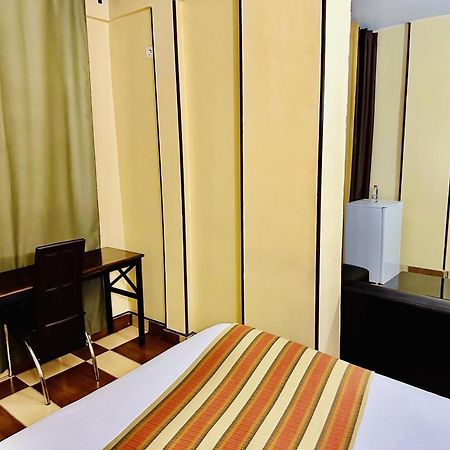 Yaahot Hotel Yaoundé Buitenkant foto