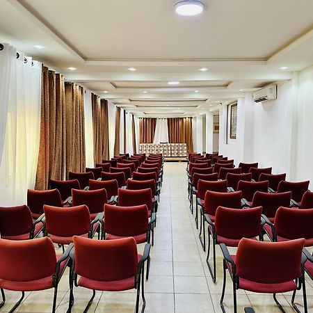 Yaahot Hotel Yaoundé Buitenkant foto