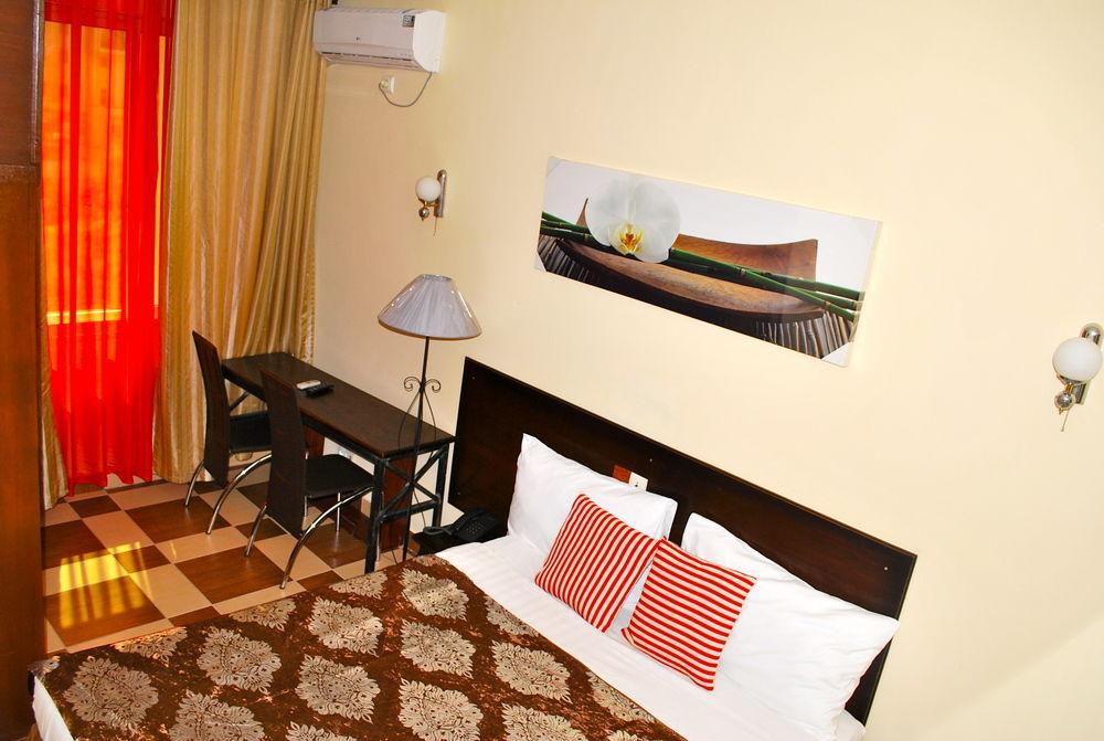 Yaahot Hotel Yaoundé Buitenkant foto