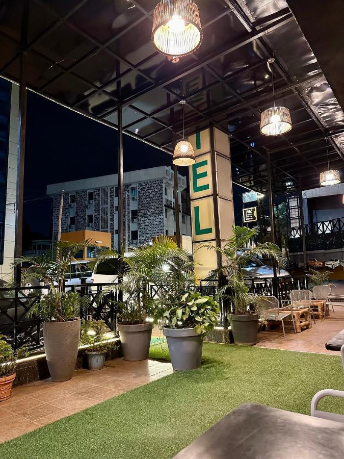 Yaahot Hotel Yaoundé Buitenkant foto