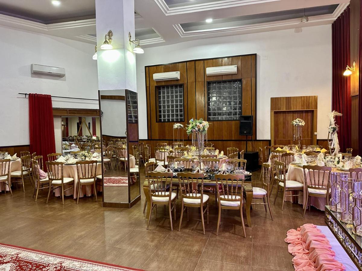 Yaahot Hotel Yaoundé Buitenkant foto