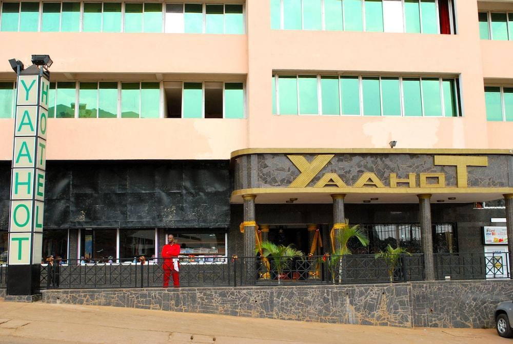 Yaahot Hotel Yaoundé Buitenkant foto