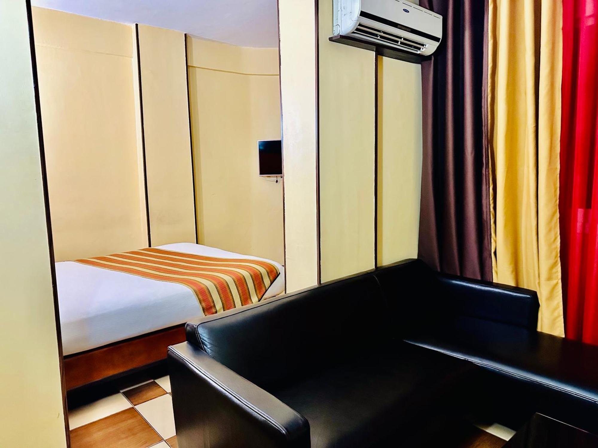 Yaahot Hotel Yaoundé Buitenkant foto