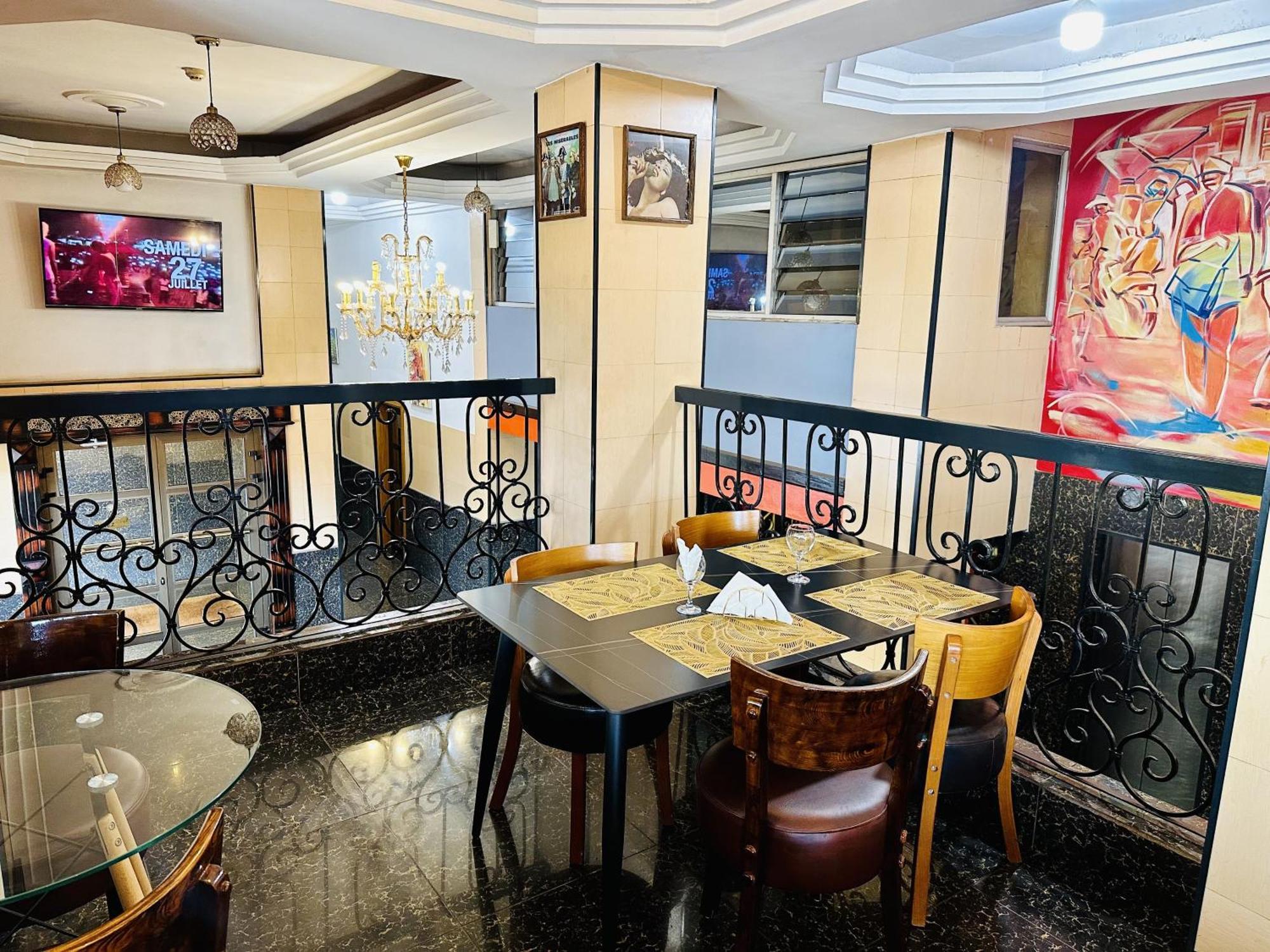 Yaahot Hotel Yaoundé Buitenkant foto