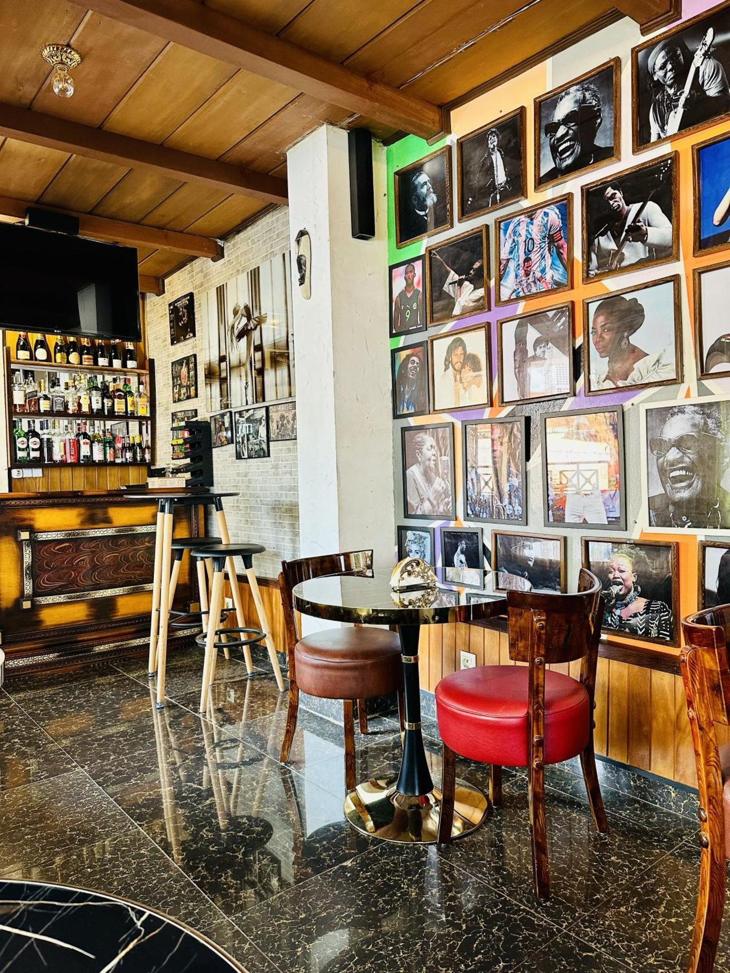 Yaahot Hotel Yaoundé Buitenkant foto