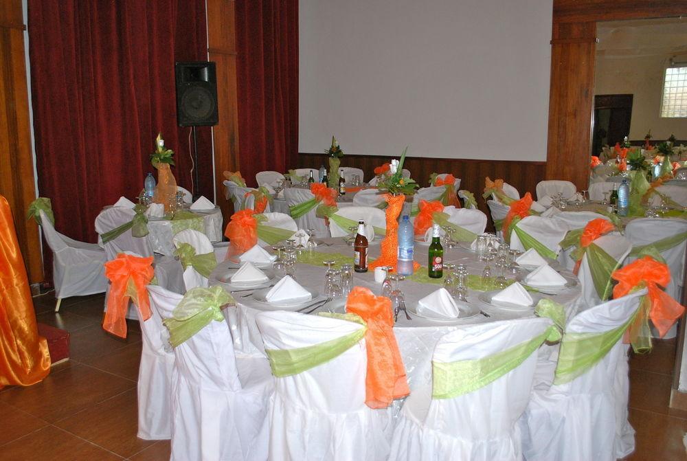 Yaahot Hotel Yaoundé Buitenkant foto