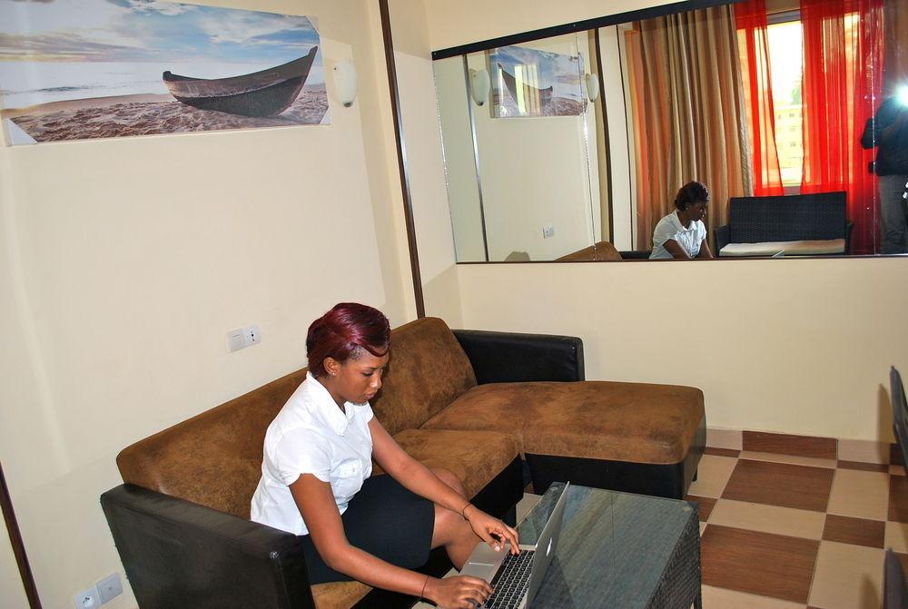 Yaahot Hotel Yaoundé Buitenkant foto