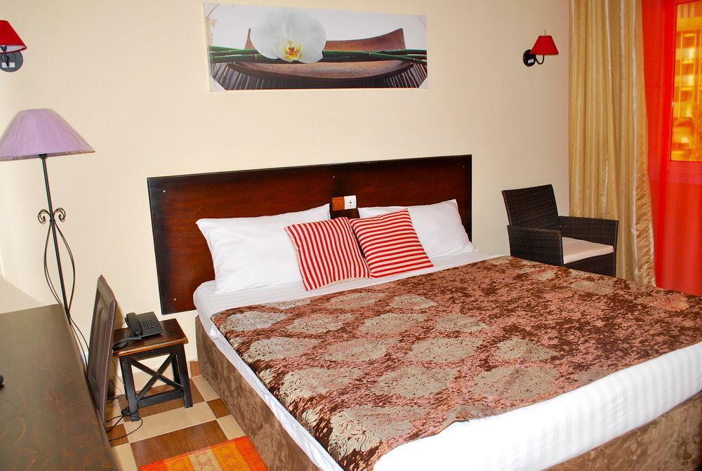 Yaahot Hotel Yaoundé Buitenkant foto