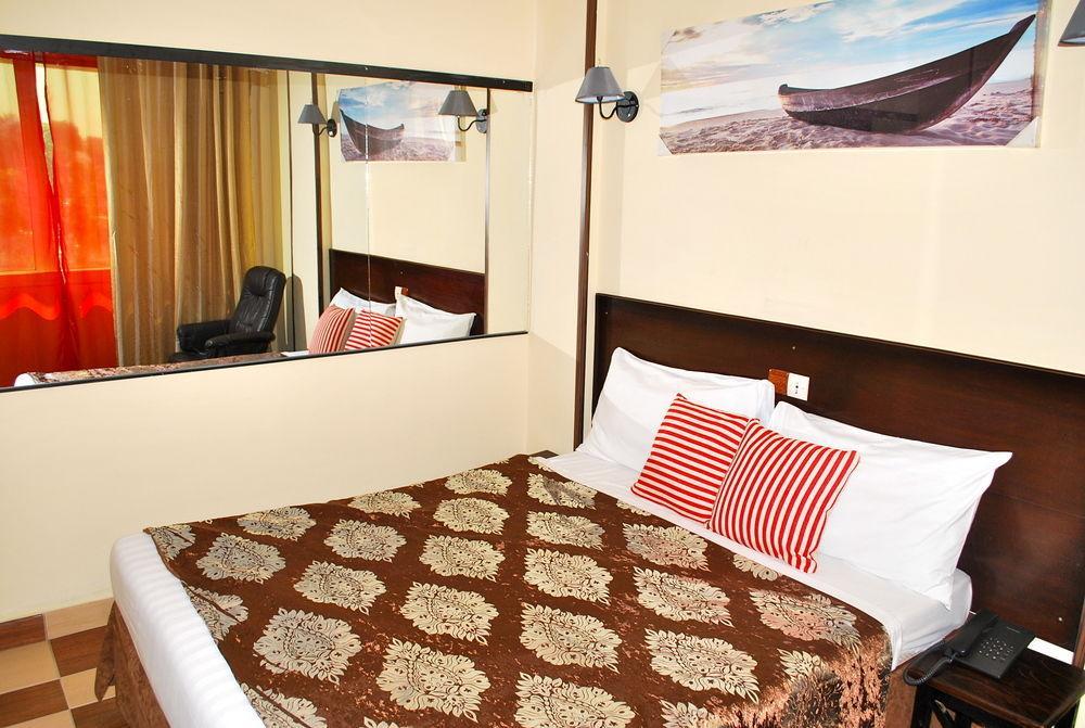 Yaahot Hotel Yaoundé Buitenkant foto