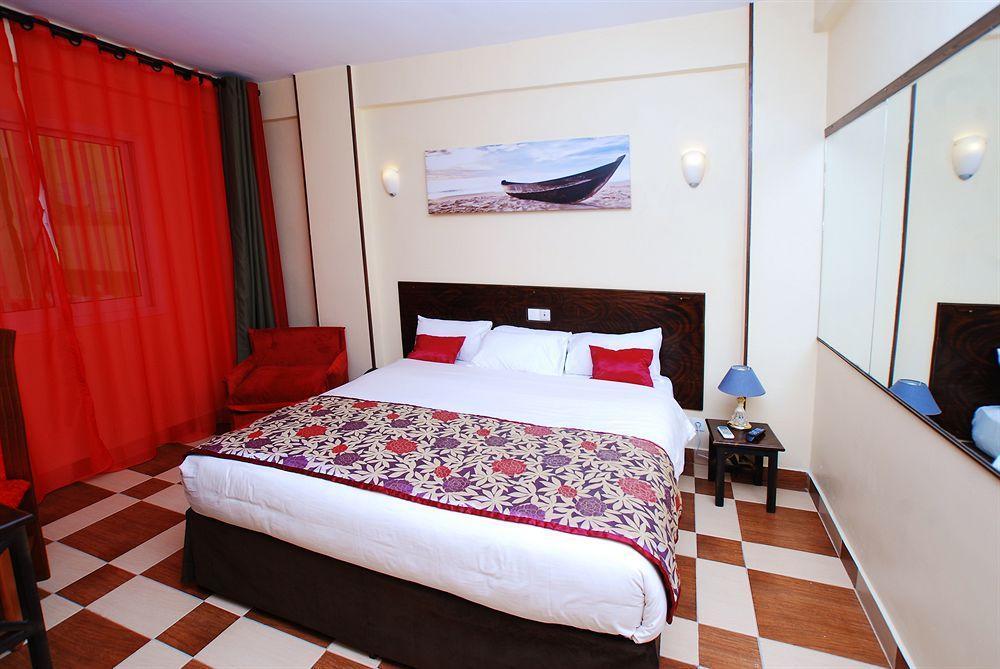 Yaahot Hotel Yaoundé Buitenkant foto