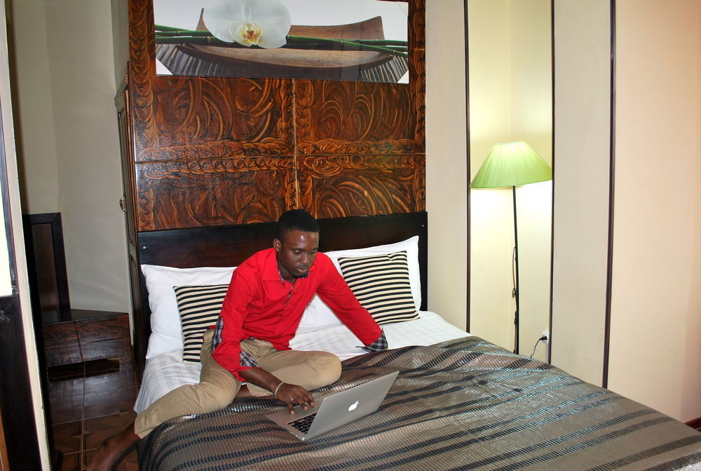 Yaahot Hotel Yaoundé Buitenkant foto