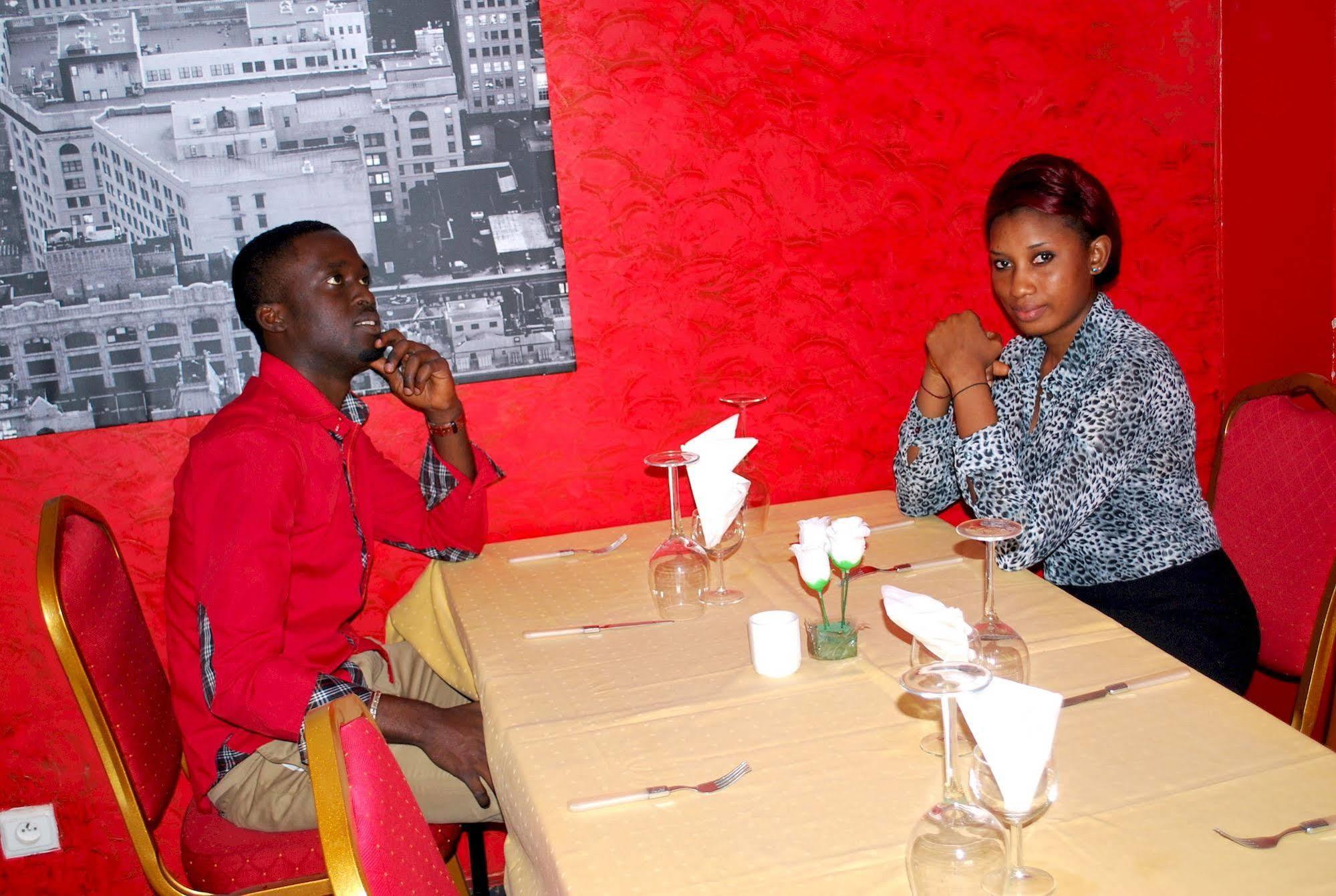 Yaahot Hotel Yaoundé Buitenkant foto