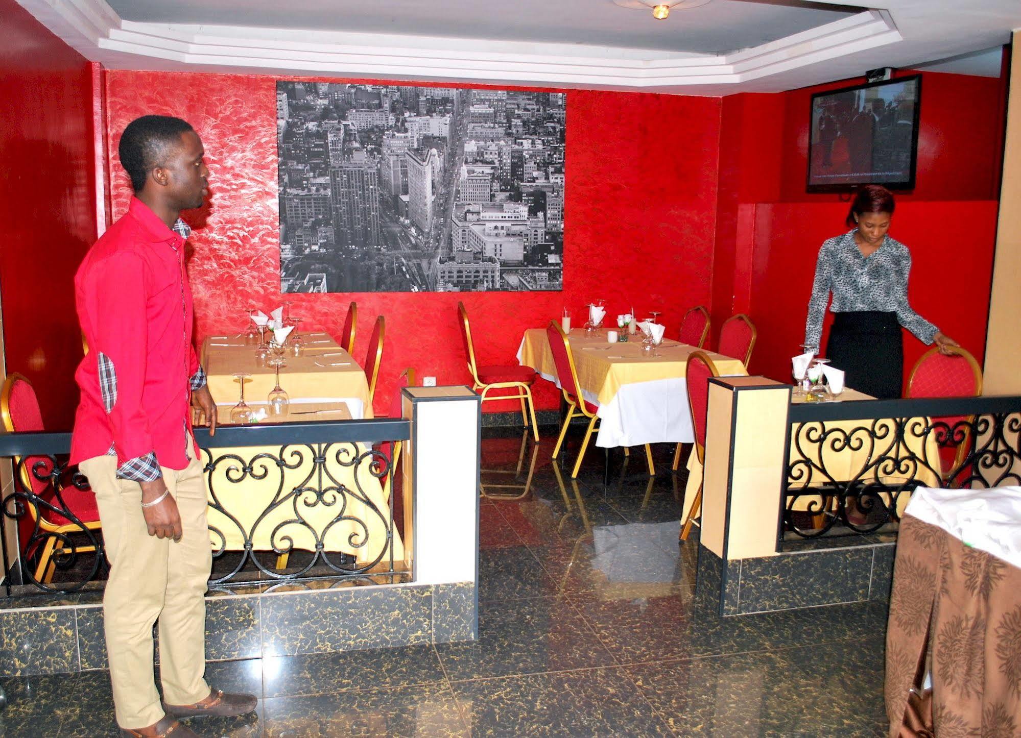 Yaahot Hotel Yaoundé Buitenkant foto
